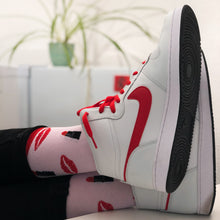 Laden Sie das Bild in den Galerie-Viewer, Lipstick